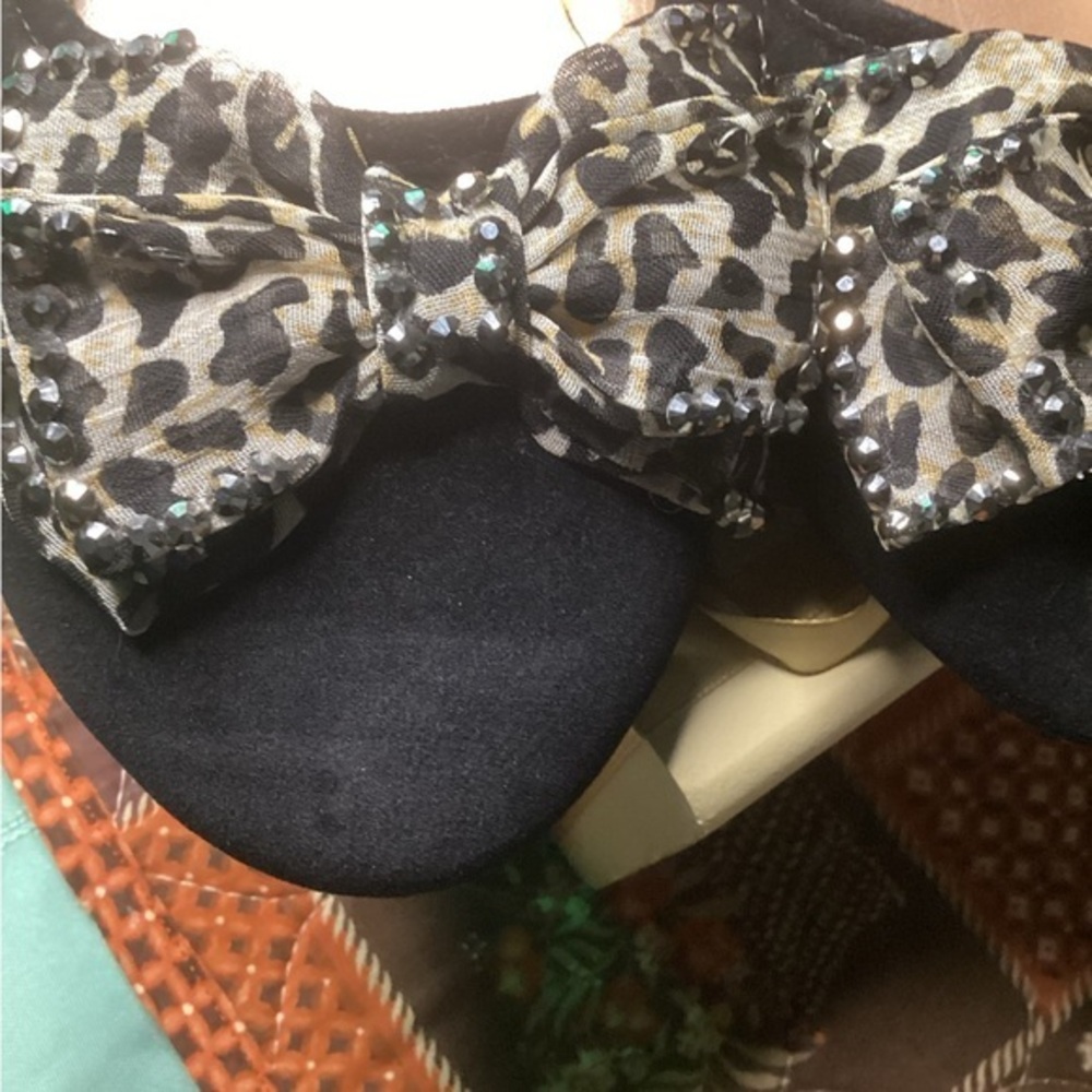 CHARMING CHARLIE Chic Black and White Bow Flats